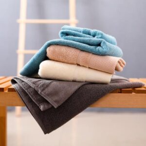 Cotton towel (pack of four - random color)